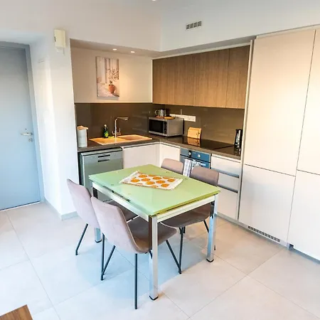 Mythical Sands 2 - E * Paralímni